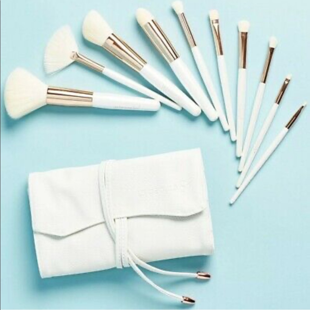 La Beauté Make Up Brushes Set w/ Case NWT